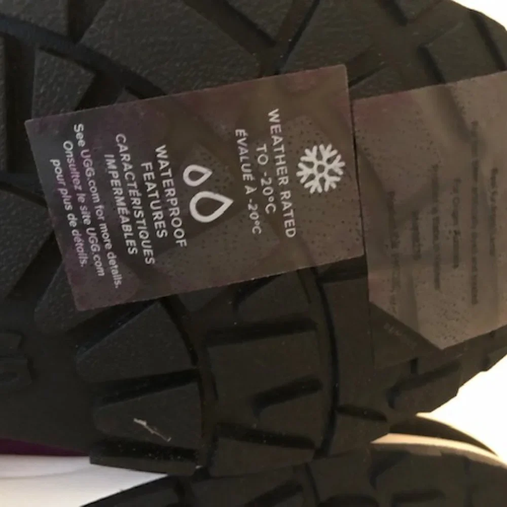 Ugg Turlock Waterproof Leather Snow Boot. Size: 6